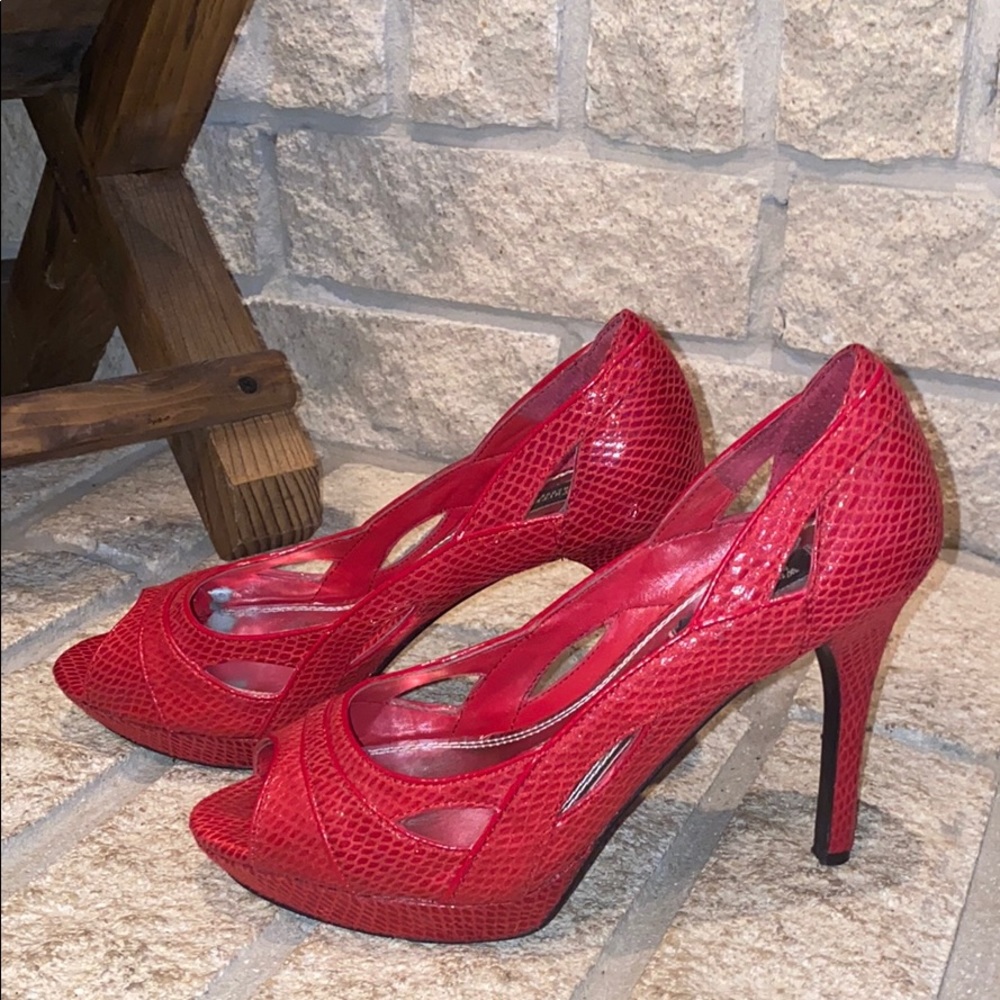 White House Black Market Pink Peep-toe Pump